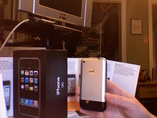 Illustration for article titled Fake Chinese iPhone is Pretty Good Photocopy of the Real Deal
